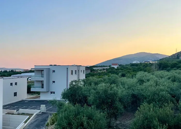 Cedrus Loft - Brand New * Τρογκίρ